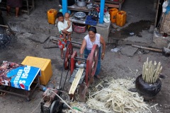 Le jus de canne , appelé"vesou" est très stimulant.