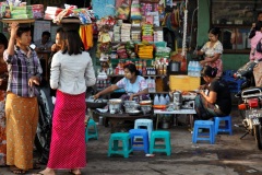 Transport en utilisant un bus local, 4h de trajet, rustique.