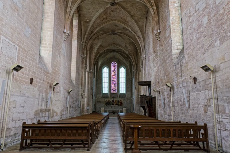 L'abbatial de Saint-Jean-aux-bois est le prestigieux vestige d'une abbaye de moniales bénédictines (fondé en 1152), fruit elle-même d'un don royal.