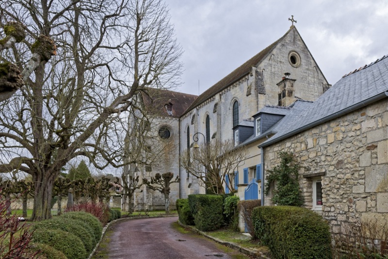 La construction de l'Abbatiale remonte à 1220.. L'abbaye pouvait abritait une quarantaine de religieuses.